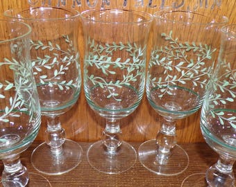 2507 Tulip Shaped Vintage 8" Footed Iced Tea / Water Glasses Set of 5 with Green Vine - Pre-owned Great Condition