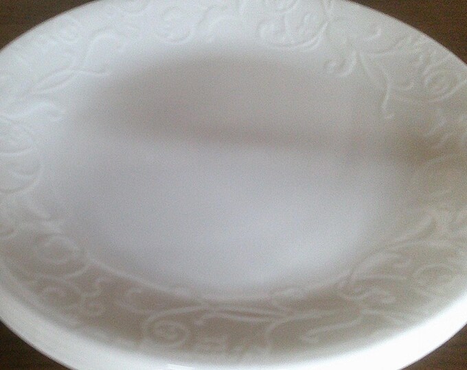2502 Corelle Vitrelle Cherish Raised Textured Floral 8.5" Lunch / Snack Plates Set of 4 - Great Condition
