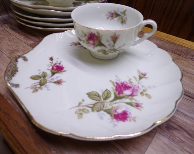 2509 L&M Bondware 12 pc Snack Set - (6) 8" Shell Shaped Plates w/ Gold Accent and (6) Cups - Good Condition No Chips or Cracks