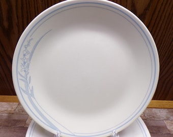 2508 Corelle Blue Lily 10.25" Dinner Plates Set of 7 Blue Floral on Almond - Great Condition
