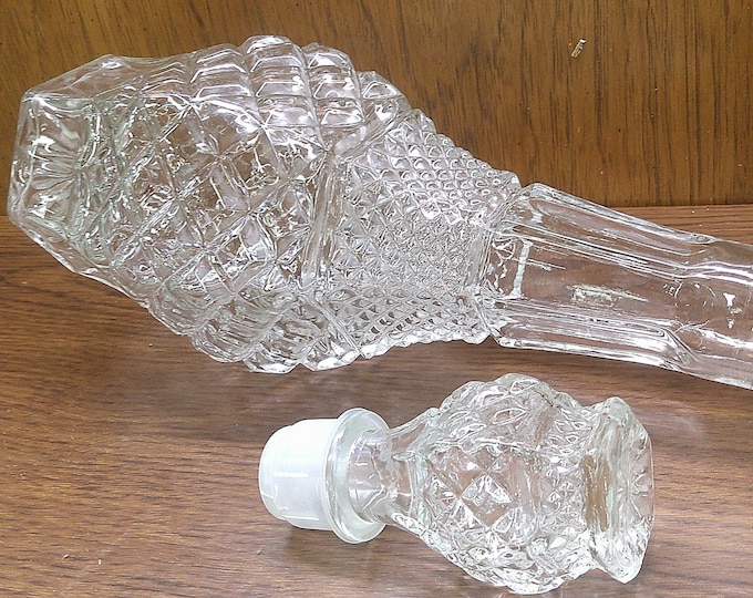 2410 Anchor Hocking Wexford Vintage Whiskey Decanter 11.5" - 14.5" w/Stopper - Crack on Plastic Stopper Liner Otherwise Excellent Condition