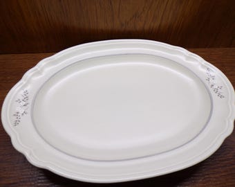2508 Pfaltzgraff Heirloom Gray & White Floral on Gray 14.5" x 10.25" Stoneware Oval Serving Platter - Great Condition