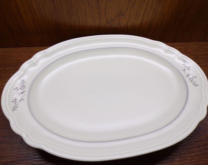 2508 Pfaltzgraff Heirloom Gray & White Floral on Gray 14.5" x 10.25" Stoneware Oval Serving Platter - Great Condition