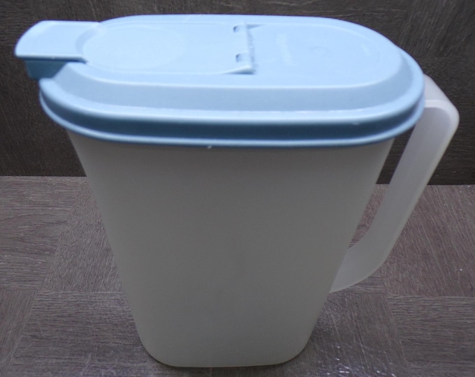 2603 Tupperware Slimline 2 qt. Juice Pitcher 5.5" x 3" x 9" Tall Frosted Clear w/ Blue Lid - Great Condition