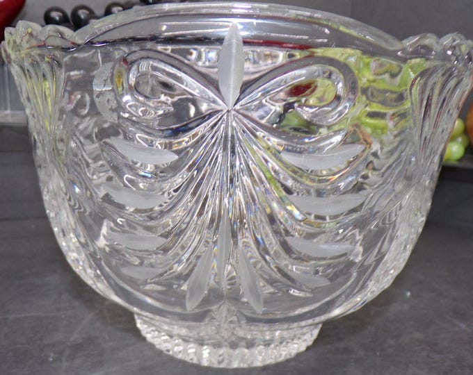 2309 Crystal Clear Madrid 9” 24% Lead Crystal Vintage Fruit Bowl Made In Poland - Great Condition No Chips or Cracks