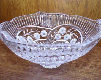 2506 Beautiful Lead Crystal Vintage 8" Bowl w/ Frosted Flowers - Great Condition