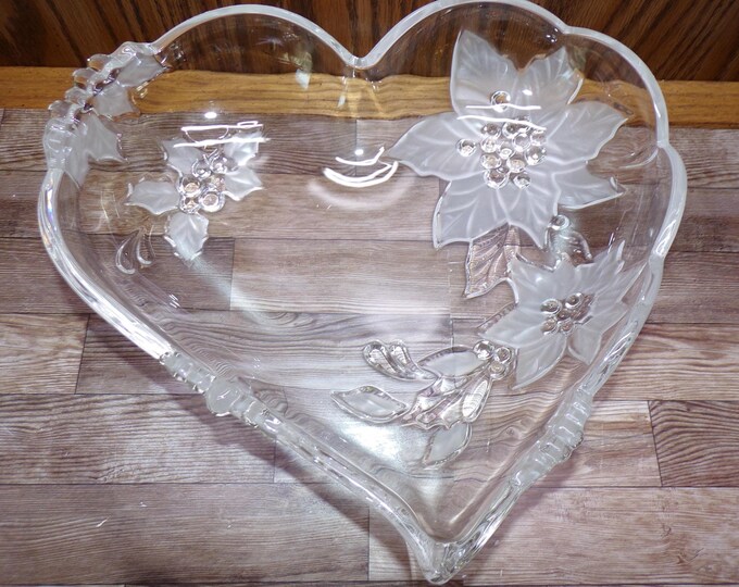 2511 Mikasa Crystal Heart 10" Frosted Poinsettia Dish Centerpiece Platter Bowl - Made in Germany - Great Condition