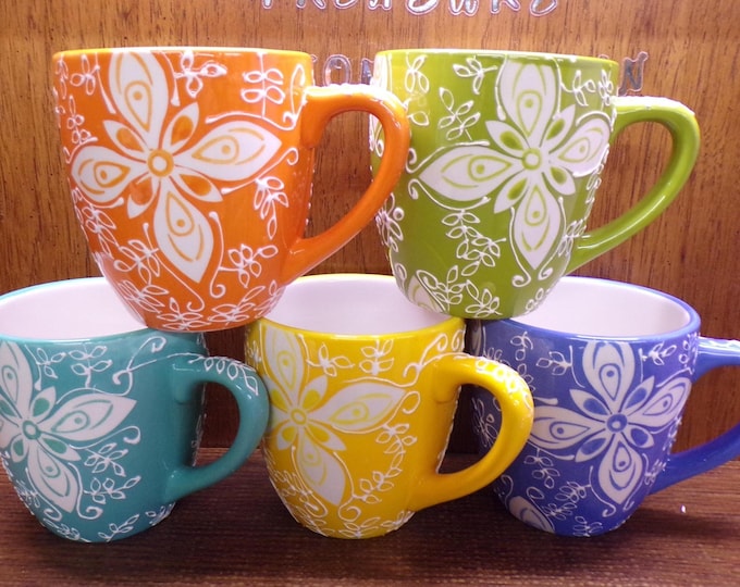 2508 Laurie Gates Mistral Starburst 14.6 oz Generous Sized Mugs Set of 5 Assorted Colors- Tiny Chips on Green Others are Excellent Condition
