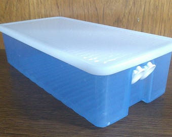 2411 Tupperware FridgeSmart 12" Blue Refrigerator Container w/ White Lid & 2 Vents- Good Condition