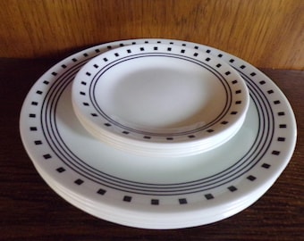 2507 Corelle City Block 12 pc Set - (7) 10.25" Dinner Plates & (5) 6.75" Salad Plates w/ Black Rings and Squares - Pre-Owned Good Condition