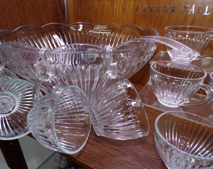 2504 Vintage Ribbed Glass 18 pc Punch Bowl Set- 12"W x 7"T Bowl w/ Scalloped Rim, 8 Cups, 8 Hooks & Ladle - Great Condition