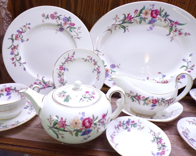 2511 Wedgwood Devon Sprays Vintage Bone China Beautiful Floral w/ Gold Rim Made in England - Excellent Condition Choose from List: