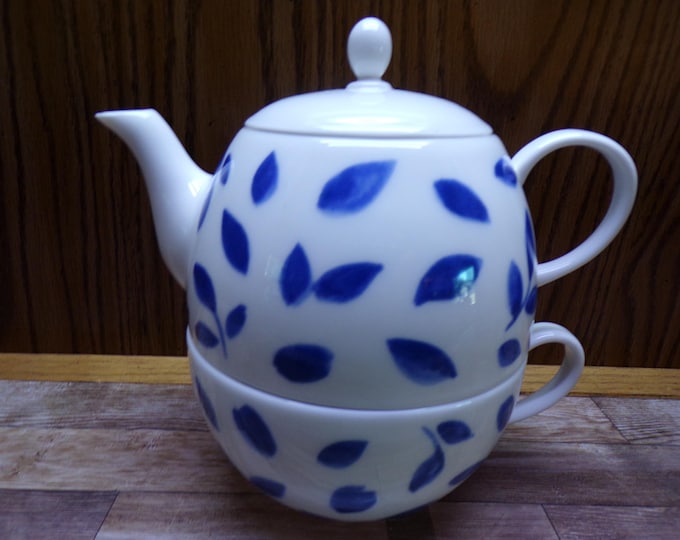 2509 Martha Stewart Stockholm Blue Tea For One 3 pc Teapot Mug Set 7" Tall x 5" Wide - Excellent Condition