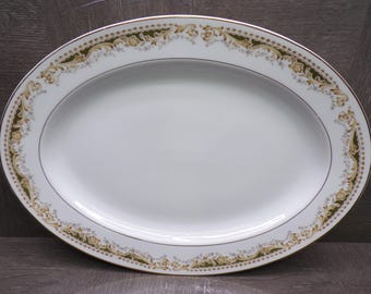 2602 Queen Anne MS Vintage #113 Signature Collection Fine China 14.5" x 10.5" Oval Platter - Japan - Great Condition