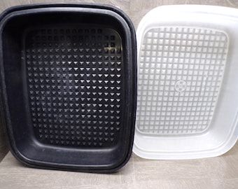 2603 Tupperware Season Serve Marinade Black Flip Over Container with Lid 12" x 10"- Pretty Good Condition Some Wear & Scratches