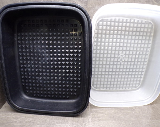 2603 Tupperware Season Serve Marinade Black Flip Over Container with Lid 12" x 10"- Pretty Good Condition Some Wear & Scratches