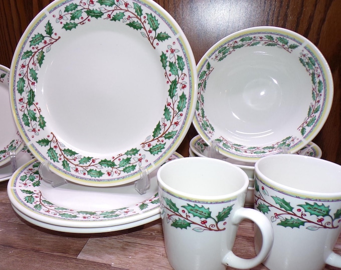 2510 Gibson Everyday Holiday Holly Berries Christmas Holiday Dinnerware 12 pc Partial Set - Good Condition