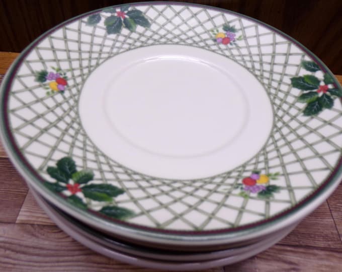 2511 Mikasa Heritage CAB08 Christmas Story Holiday Dinnerware 6.75" Saucers Set of 4 - Great Condition