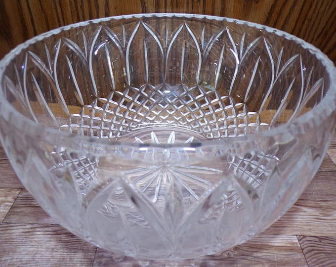 2510 Vintage Waterford Crystal 9" Pineapple Cut Lead Crystal Serving Bowl 5.5" Deep - Made in Italy - Great Condition