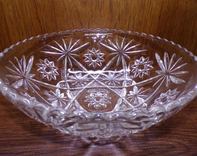 2504 Anchor Hocking Early American Prescut Star of David 10.75" Centerpiece Serving Bowl - Great Condition