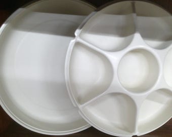 2411 Tupperware 13.5" Wide Vegetable Tray / Transporter #1665-3 Vintage - Good Condition - Light Wear on Lid - No Dip Cup