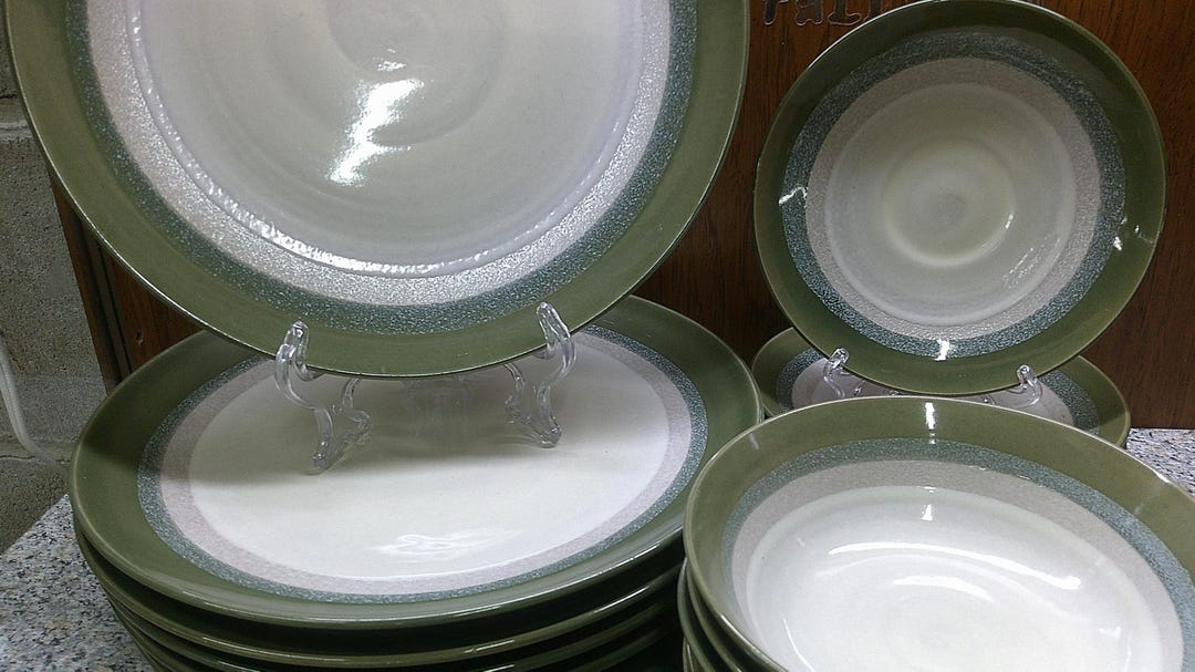 2407 Style House Catalina Green & Tan Stoneware Made in Japan Good