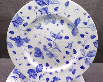 2608 Royal Stafford Fine Vintage Earthenware Blue Alpine Strawberry 11" Dinner Plate Set of 4 England