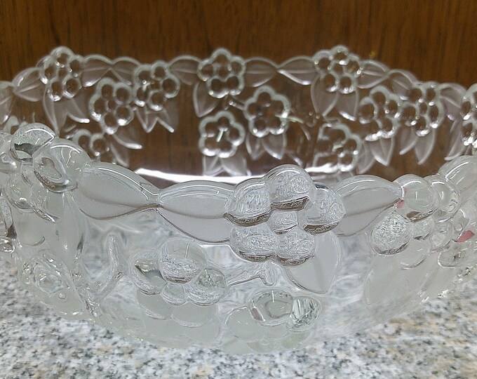 2405 Mikasa Carmen WaltherGlas 9" Holly and Berry Vintage Serving Bowl Raised Flowers & Frosted Leaves- Germany- Great Condition