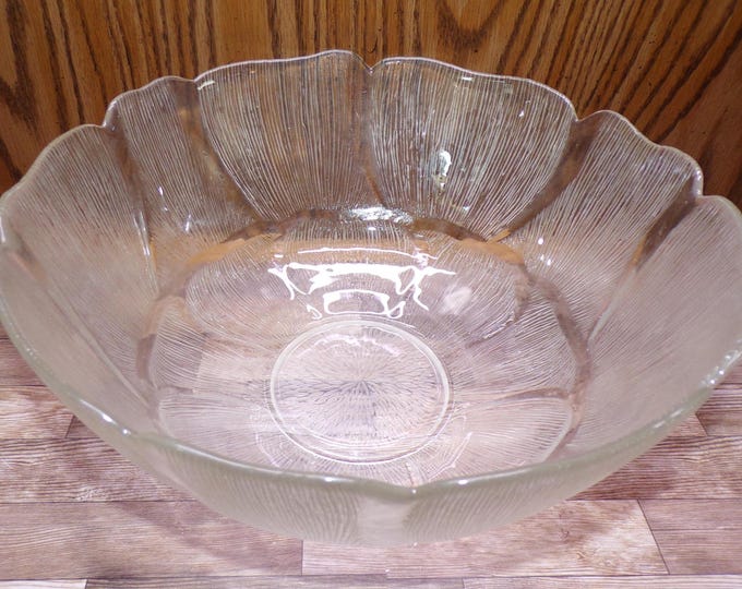 2509 Arcoroc "Fleur" Flower Textured Tempered Glass 12" Vintage Serving Bowl w/ Petal Pattern Made in France - Great Condition