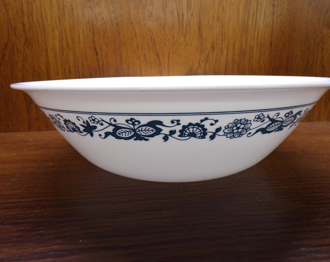 2504 Corelle Vitrelle Old Town Blue Onion 10.25" Serving Bowl - Great Condition