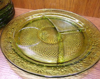 2507 Avocado Green Daisy 10.25" Vintage Divided Grill Plates Snack Trays Set of 6 by Indiana Glass - Pre-owned Great Condition
