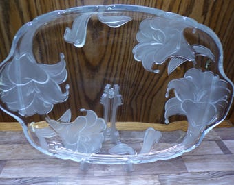 2509 Mikasa Studio Nova Wild Lily 14" Crystal Platter with Handles - Great Condition Couple Small Light Scratches