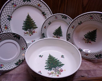 2511 Mikasa Heritage CAB08 Christmas Story Holiday Dinnerware - Great Condition Choose From List: