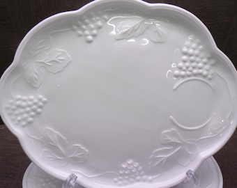 2605 Indiana Glass Colony Milk Glass Harvest Grape C787 Vintage 4 pc Snack Plates