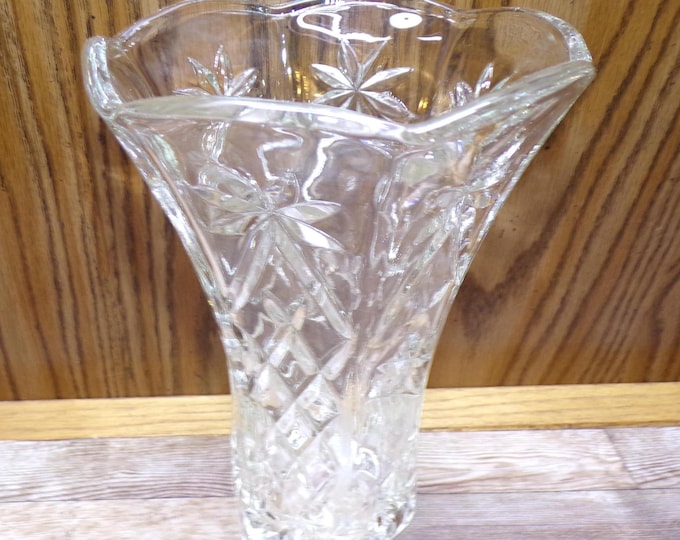 2508 Anchor Hocking Prescut Vintage 8.5" Star of David Vase - Great Condition