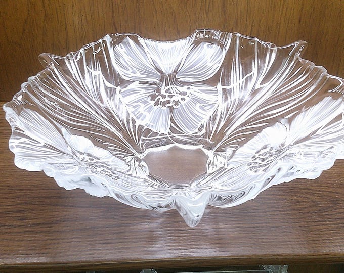 2502 Mikasa 15" Frosted Hibiscus Beautiful Crystal Decorative Centerpiece Serving Bowl - Great Condition