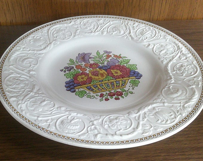 2411 Wedgwood Patrician Windmere 10.5" Floral Plate w/ Textured Rim Made in England - Good Condition