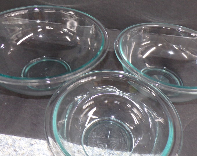2301 Pyrex Bowls 2.5 qt #325 / 1.5 qt #323 / 1 qt #322 Teal Tint Set of 3- Light Scratches - No Chips or Cracks