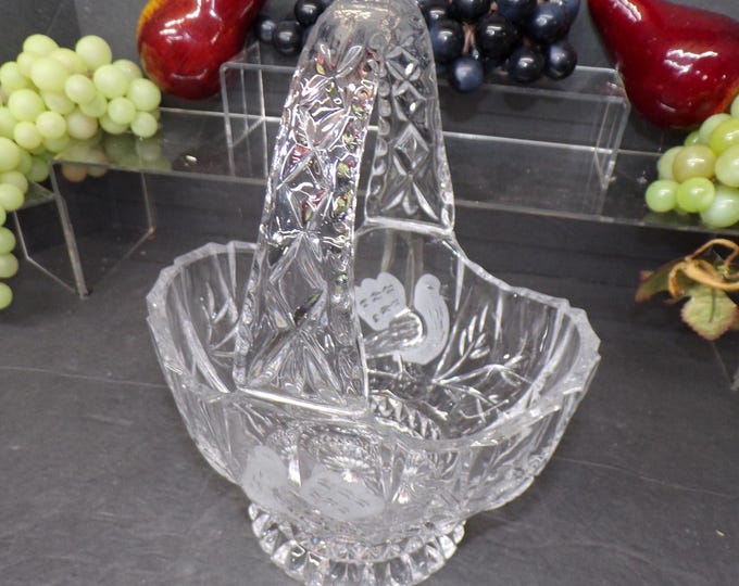 2307 Hofbauer Byrdes Beautiful Vintage 9" Tall 24% Lead Crystal Bird Basket with Handle - Good Condition No Chips or Cracks