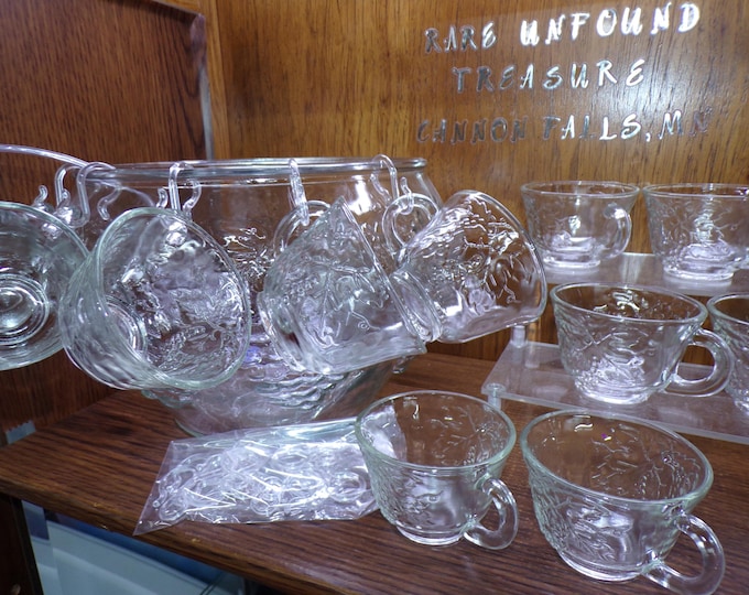 2503 Indiana Glass Celebration Grapes & Leaves 26 pc Vintage Punch Bowl Set - 8.5 qt Bowl, Ladle, 12 Cups and 12 Hooks - Great Condition
