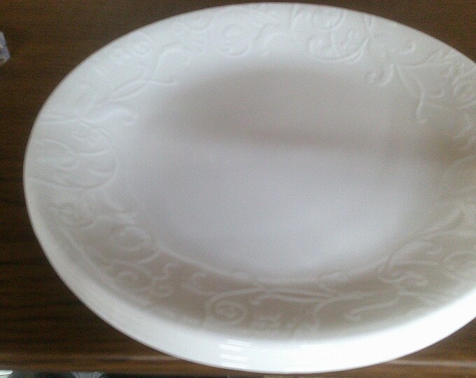 2502 Corelle Vitrelle Cherish Raised Textured Floral 8.5" Lunch / Snack Plates Set of 4 - Great Condition