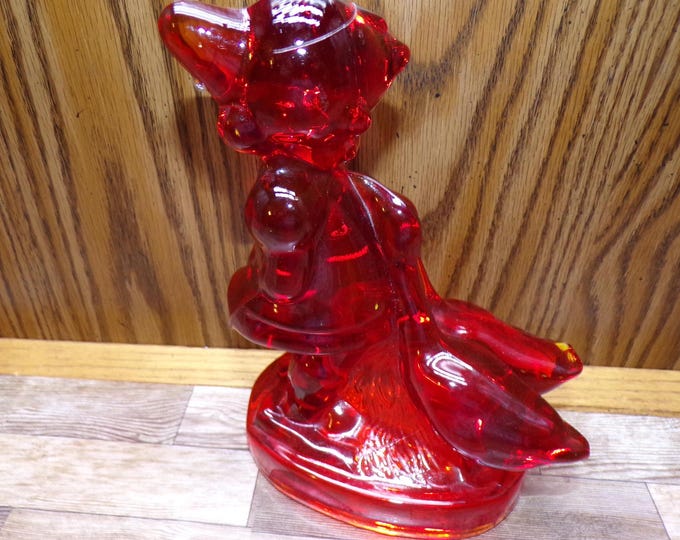 2508 LE Smith Glassworks Goose Girl Ruby Red Amberina Glass Large 8" Vintage Modeled After The Famous Hummel Goose Girl- Great Condition