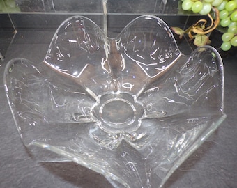 2309 Petal Pattern 10" Clear Glass Vintage Footed Flower Shape Centerpiece / Serving Bowl
