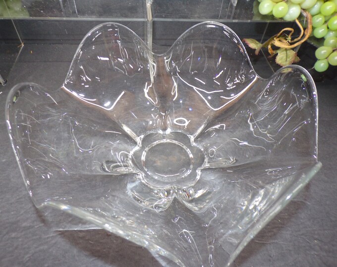 2309 Petal Pattern 10" Clear Glass Vintage Footed Flower Shape Centerpiece / Serving Bowl - Good Condition No Chips or Cracks