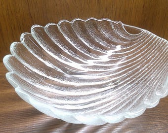 2502 Anchor Hocking Textured Glass Clam Shell 11" Vintage Centerpiece / Serving Bowl - Great Condition No Chips or Cracks