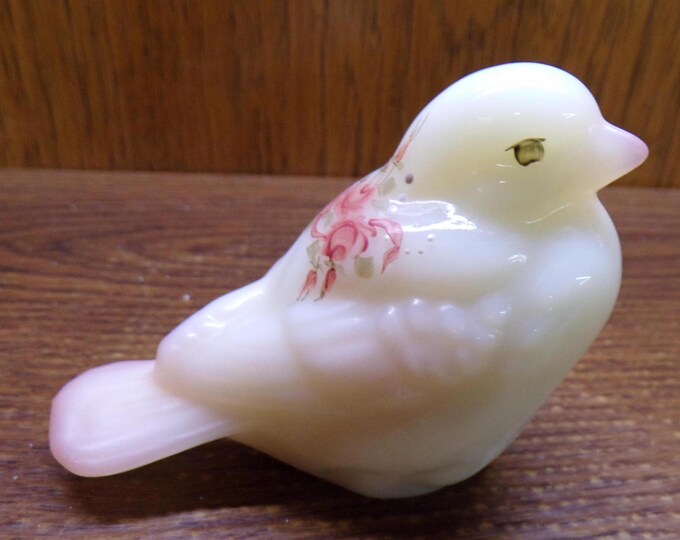 2501 Fenton Rosalene Glass Sparrow Bird w/ Pink Roses Pink Wings & Beak - Signed S. Jackson - Great Condition