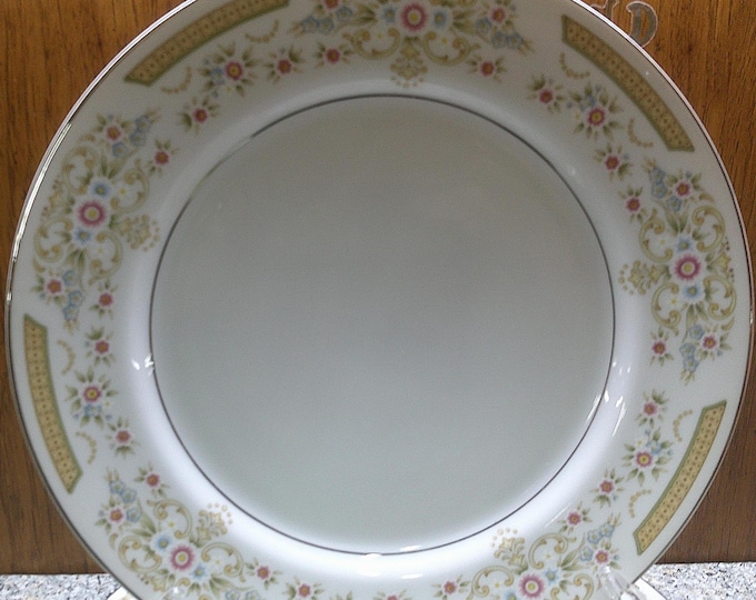 2312 Coronet #117 Signature Collection Fine China 10.25" Dinner Plates Set of 4 - Made in Japan - Great Condition No Chips or Cracks