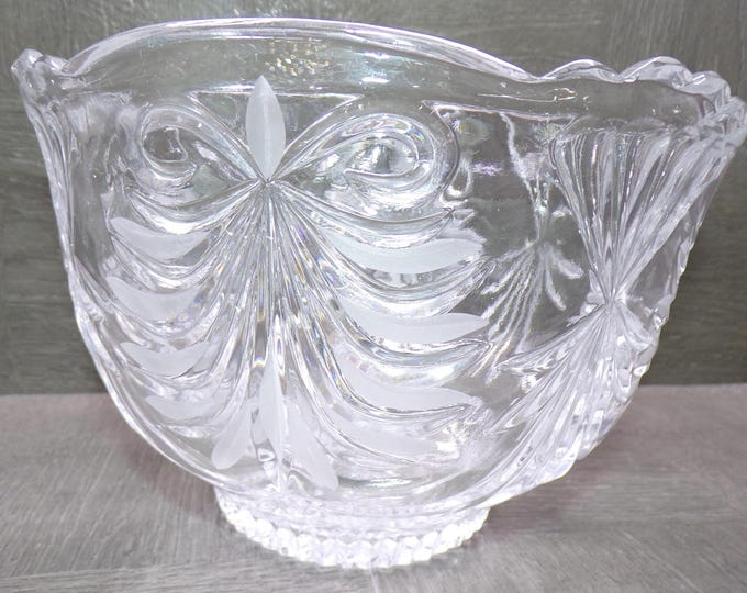 2604 Crystal Clear Madrid 9” 24% Lead Crystal Beautiful Vintage Centerpiece Fruit Bowl