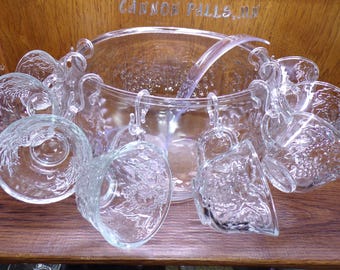 2503 Indiana Glass Crystal Happenings 18 pc Vintage Punch Bowl Set- 8.5 qt Bowl, Plastic Ladle, 8 Cups & 8 Hooks - Great Condition