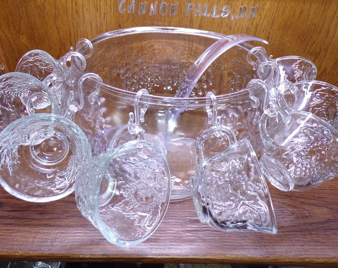2503 Indiana Glass Crystal Happenings 18 pc Vintage Punch Bowl Set- 8.5 qt Bowl, Plastic Ladle, 8 Cups & 8 Hooks - Great Condition